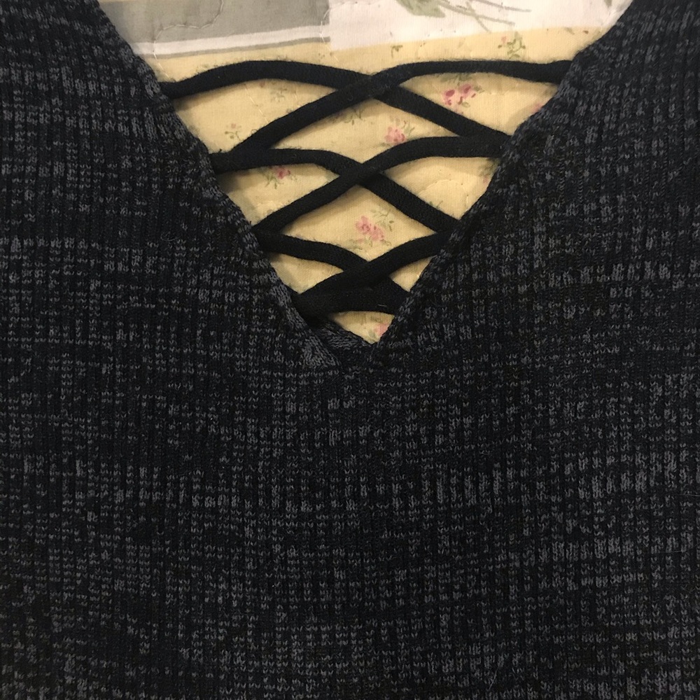 Black & gray ribbed sweater - Like New 🌹